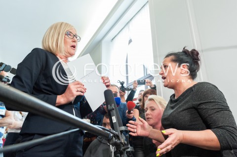  24.04.2018 WARSZAWA SEJM<br />PROTEST NIEPELNOSPRAWNYCH W SEJMIE<br />N/Z JOANNA KOPCINSKA RZECZNIK RZADU UCZESTNICY WYDARZENIA NIEPELNOSPRAWNI DOROSLI Z RODZICAMI<br /> 