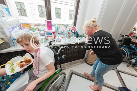  24.04.2018 WARSZAWA SEJM<br />PROTEST NIEPELNOSPRAWNYCH W SEJMIE<br />N/Z UCZESTNICY WYDARZENIA NIEPELNOSPRAWNI DOROSLI Z RODZICAMI<br /> 