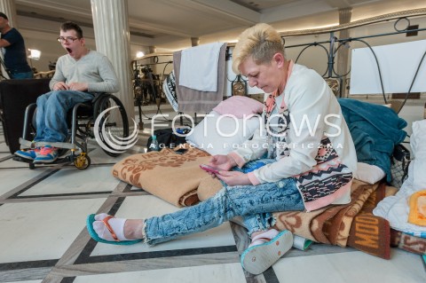  24.04.2018 WARSZAWA SEJM<br />PROTEST NIEPELNOSPRAWNYCH W SEJMIE<br />N/Z UCZESTNICY WYDARZENIA NIEPELNOSPRAWNI DOROSLI Z RODZICAMI<br /> 