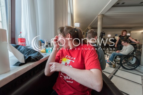  24.04.2018 WARSZAWA SEJM<br />PROTEST NIEPELNOSPRAWNYCH W SEJMIE<br />N/Z UCZESTNICY WYDARZENIA NIEPELNOSPRAWNI DOROSLI Z RODZICAMI<br /> 