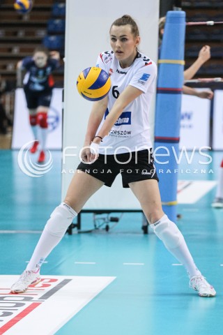  26.04.2018 RZESZOW <br />SIATKOWKA LIGA SIATKOWKI KOBIET LSK 2017/2018 WOMEN VOLLEYBALL POLAND POLISH LEAGUE <br />FAZA PLAYOFF - MECZ O 3. MIEJSCE - 1. MECZ<br />MECZ DEVELOPRES SKYRES RZESZOW - GROT BUDOWLANI LODZ <br />N/Z KATARZYNA ZABINSKA SYLWETKA <br /> 