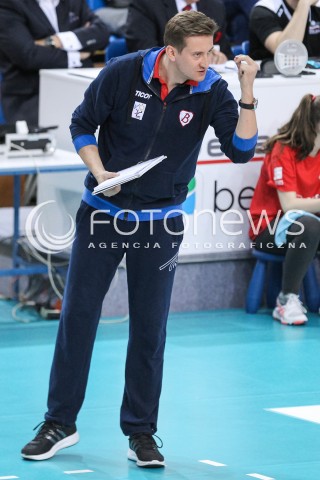  26.04.2018 RZESZOW <br />SIATKOWKA LIGA SIATKOWKI KOBIET LSK 2017/2018 WOMEN VOLLEYBALL POLAND POLISH LEAGUE <br />FAZA PLAYOFF - MECZ O 3. MIEJSCE - 1. MECZ<br />MECZ DEVELOPRES SKYRES RZESZOW - GROT BUDOWLANI LODZ <br />N/Z BLAZEJ KRYSZTALOWICZ - I TRENER ( HEAD COACH ) SYLWETKA <br /> 