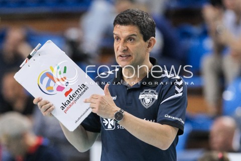  26.04.2018 RZESZOW <br />SIATKOWKA LIGA SIATKOWKI KOBIET LSK 2017/2018 WOMEN VOLLEYBALL POLAND POLISH LEAGUE <br />FAZA PLAYOFF - MECZ O 3. MIEJSCE - 1. MECZ<br />MECZ DEVELOPRES SKYRES RZESZOW - GROT BUDOWLANI LODZ <br />N/Z LORENZO MICELLI - I TRENER ( HEAD COACH ) SYLWETKA <br /> 