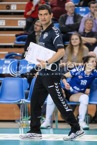  26.04.2018 RZESZOW <br />SIATKOWKA LIGA SIATKOWKI KOBIET LSK 2017/2018 WOMEN VOLLEYBALL POLAND POLISH LEAGUE <br />FAZA PLAYOFF - MECZ O 3. MIEJSCE - 1. MECZ<br />MECZ DEVELOPRES SKYRES RZESZOW - GROT BUDOWLANI LODZ <br />N/Z LORENZO MICELLI - I TRENER ( HEAD COACH ) SYLWETKA <br /> 
