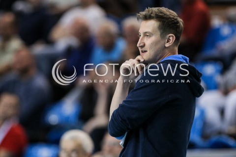  26.04.2018 RZESZOW <br />SIATKOWKA LIGA SIATKOWKI KOBIET LSK 2017/2018 WOMEN VOLLEYBALL POLAND POLISH LEAGUE <br />FAZA PLAYOFF - MECZ O 3. MIEJSCE - 1. MECZ<br />MECZ DEVELOPRES SKYRES RZESZOW - GROT BUDOWLANI LODZ <br />N/Z BLAZEJ KRYSZTALOWICZ - I TRENER ( HEAD COACH ) SYLWETKA <br /> 