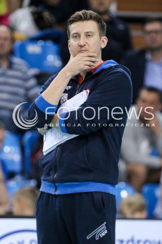  26.04.2018 RZESZOW <br />SIATKOWKA LIGA SIATKOWKI KOBIET LSK 2017/2018 WOMEN VOLLEYBALL POLAND POLISH LEAGUE <br />FAZA PLAYOFF - MECZ O 3. MIEJSCE - 1. MECZ<br />MECZ DEVELOPRES SKYRES RZESZOW - GROT BUDOWLANI LODZ <br />N/Z BLAZEJ KRYSZTALOWICZ - I TRENER ( HEAD COACH ) SYLWETKA <br /> 