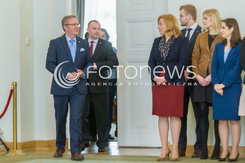  27.04.2018 WARSZAWA<br />PODPISANIE USTAWY O ZMIANIE USTAWY O USLUGACH PLATNICZYCH ORAZ NIEKTORYCH INNYCH USTAW DOTYCZACYCH BLEDNYCH PRZELEWOW<br />N/Z KRZYSZTOF SZCZERSKI PAWEL MUCHA<br /> 