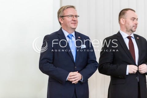  27.04.2018 WARSZAWA<br />PODPISANIE USTAWY O ZMIANIE USTAWY O USLUGACH PLATNICZYCH ORAZ NIEKTORYCH INNYCH USTAW DOTYCZACYCH BLEDNYCH PRZELEWOW<br />N/Z KRZYSZTOF SZCZERSKI PAWEL MUCHA<br /> 