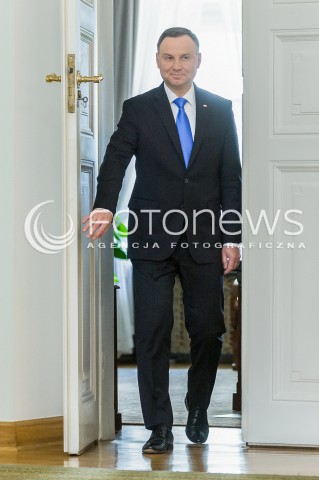  27.04.2018 WARSZAWA<br />PODPISANIE USTAWY O ZMIANIE USTAWY O USLUGACH PLATNICZYCH ORAZ NIEKTORYCH INNYCH USTAW DOTYCZACYCH BLEDNYCH PRZELEWOW<br />N/Z PREZYDENT RP ANDRZEJ DUDA <br /> 