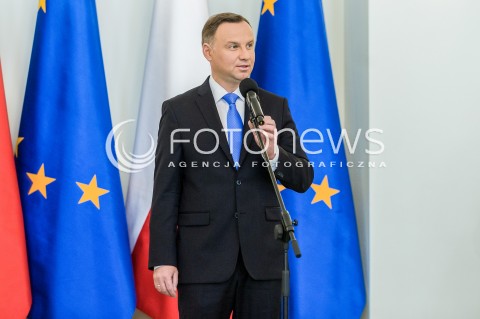  27.04.2018 WARSZAWA<br />PODPISANIE USTAWY O ZMIANIE USTAWY O USLUGACH PLATNICZYCH ORAZ NIEKTORYCH INNYCH USTAW DOTYCZACYCH BLEDNYCH PRZELEWOW<br />N/Z PREZYDENT RP ANDRZEJ DUDA <br /> 