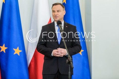  27.04.2018 WARSZAWA<br />PODPISANIE USTAWY O ZMIANIE USTAWY O USLUGACH PLATNICZYCH ORAZ NIEKTORYCH INNYCH USTAW DOTYCZACYCH BLEDNYCH PRZELEWOW<br />N/Z PREZYDENT RP ANDRZEJ DUDA <br /> 