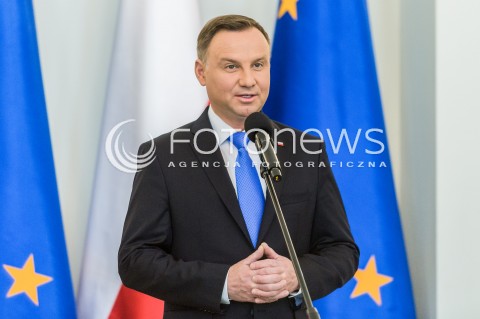  27.04.2018 WARSZAWA<br />PODPISANIE USTAWY O ZMIANIE USTAWY O USLUGACH PLATNICZYCH ORAZ NIEKTORYCH INNYCH USTAW DOTYCZACYCH BLEDNYCH PRZELEWOW<br />N/Z PREZYDENT RP ANDRZEJ DUDA <br /> 