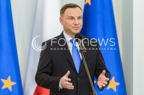  27.04.2018 WARSZAWA<br />PODPISANIE USTAWY O ZMIANIE USTAWY O USLUGACH PLATNICZYCH ORAZ NIEKTORYCH INNYCH USTAW DOTYCZACYCH BLEDNYCH PRZELEWOW<br />N/Z PREZYDENT RP ANDRZEJ DUDA <br /> 