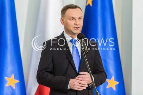  27.04.2018 WARSZAWA<br />PODPISANIE USTAWY O ZMIANIE USTAWY O USLUGACH PLATNICZYCH ORAZ NIEKTORYCH INNYCH USTAW DOTYCZACYCH BLEDNYCH PRZELEWOW<br />N/Z PREZYDENT RP ANDRZEJ DUDA <br /> 