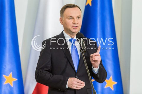  27.04.2018 WARSZAWA<br />PODPISANIE USTAWY O ZMIANIE USTAWY O USLUGACH PLATNICZYCH ORAZ NIEKTORYCH INNYCH USTAW DOTYCZACYCH BLEDNYCH PRZELEWOW<br />N/Z PREZYDENT RP ANDRZEJ DUDA <br /> 