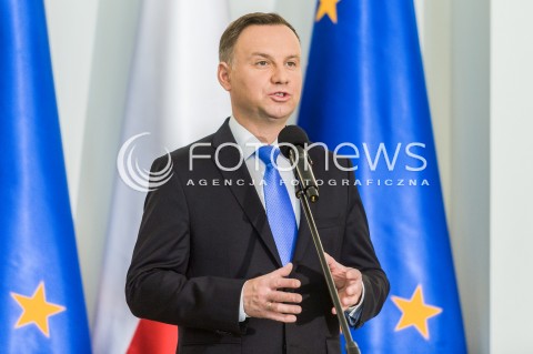 27.04.2018 WARSZAWA<br />PODPISANIE USTAWY O ZMIANIE USTAWY O USLUGACH PLATNICZYCH ORAZ NIEKTORYCH INNYCH USTAW DOTYCZACYCH BLEDNYCH PRZELEWOW<br />N/Z PREZYDENT RP ANDRZEJ DUDA <br /> 