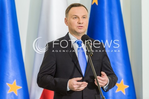  27.04.2018 WARSZAWA<br />PODPISANIE USTAWY O ZMIANIE USTAWY O USLUGACH PLATNICZYCH ORAZ NIEKTORYCH INNYCH USTAW DOTYCZACYCH BLEDNYCH PRZELEWOW<br />N/Z PREZYDENT RP ANDRZEJ DUDA <br /> 