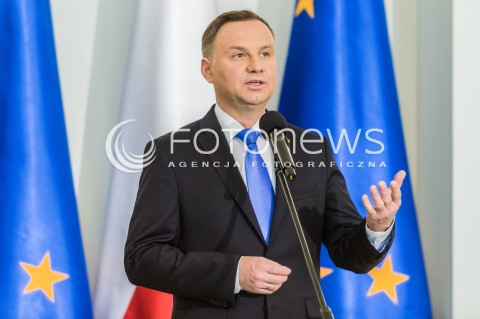  27.04.2018 WARSZAWA<br />PODPISANIE USTAWY O ZMIANIE USTAWY O USLUGACH PLATNICZYCH ORAZ NIEKTORYCH INNYCH USTAW DOTYCZACYCH BLEDNYCH PRZELEWOW<br />N/Z PREZYDENT RP ANDRZEJ DUDA <br /> 