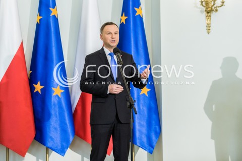  27.04.2018 WARSZAWA<br />PODPISANIE USTAWY O ZMIANIE USTAWY O USLUGACH PLATNICZYCH ORAZ NIEKTORYCH INNYCH USTAW DOTYCZACYCH BLEDNYCH PRZELEWOW<br />N/Z PREZYDENT RP ANDRZEJ DUDA <br /> 