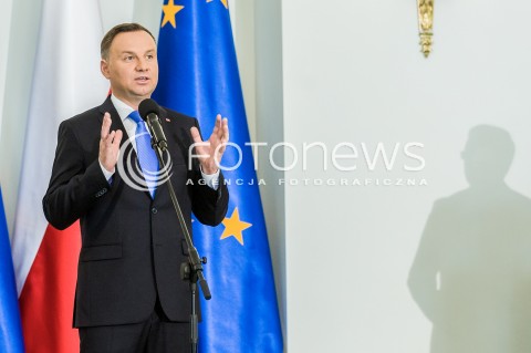  27.04.2018 WARSZAWA<br />PODPISANIE USTAWY O ZMIANIE USTAWY O USLUGACH PLATNICZYCH ORAZ NIEKTORYCH INNYCH USTAW DOTYCZACYCH BLEDNYCH PRZELEWOW<br />N/Z PREZYDENT RP ANDRZEJ DUDA <br /> 