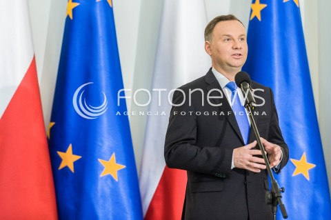  27.04.2018 WARSZAWA<br />PODPISANIE USTAWY O ZMIANIE USTAWY O USLUGACH PLATNICZYCH ORAZ NIEKTORYCH INNYCH USTAW DOTYCZACYCH BLEDNYCH PRZELEWOW<br />N/Z PREZYDENT RP ANDRZEJ DUDA <br /> 