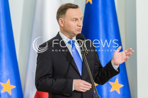  27.04.2018 WARSZAWA<br />PODPISANIE USTAWY O ZMIANIE USTAWY O USLUGACH PLATNICZYCH ORAZ NIEKTORYCH INNYCH USTAW DOTYCZACYCH BLEDNYCH PRZELEWOW<br />N/Z PREZYDENT RP ANDRZEJ DUDA <br /> 