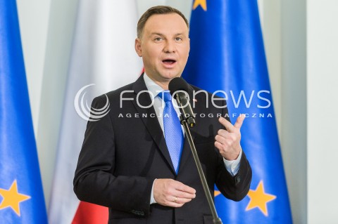  27.04.2018 WARSZAWA<br />PODPISANIE USTAWY O ZMIANIE USTAWY O USLUGACH PLATNICZYCH ORAZ NIEKTORYCH INNYCH USTAW DOTYCZACYCH BLEDNYCH PRZELEWOW<br />N/Z PREZYDENT RP ANDRZEJ DUDA <br /> 