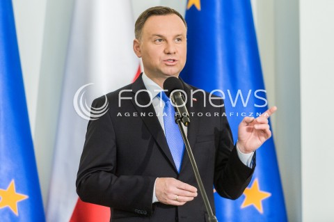  27.04.2018 WARSZAWA<br />PODPISANIE USTAWY O ZMIANIE USTAWY O USLUGACH PLATNICZYCH ORAZ NIEKTORYCH INNYCH USTAW DOTYCZACYCH BLEDNYCH PRZELEWOW<br />N/Z PREZYDENT RP ANDRZEJ DUDA <br /> 