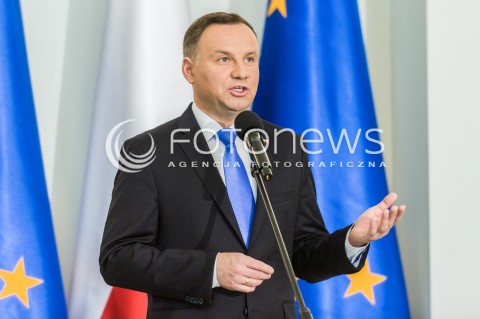  27.04.2018 WARSZAWA<br />PODPISANIE USTAWY O ZMIANIE USTAWY O USLUGACH PLATNICZYCH ORAZ NIEKTORYCH INNYCH USTAW DOTYCZACYCH BLEDNYCH PRZELEWOW<br />N/Z PREZYDENT RP ANDRZEJ DUDA <br /> 