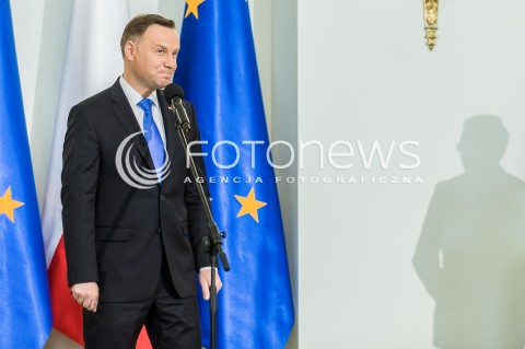  27.04.2018 WARSZAWA<br />PODPISANIE USTAWY O ZMIANIE USTAWY O USLUGACH PLATNICZYCH ORAZ NIEKTORYCH INNYCH USTAW DOTYCZACYCH BLEDNYCH PRZELEWOW<br />N/Z PREZYDENT RP ANDRZEJ DUDA <br /> 