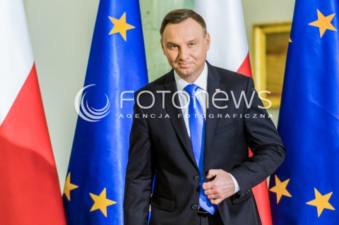  27.04.2018 WARSZAWA<br />PODPISANIE USTAWY O ZMIANIE USTAWY O USLUGACH PLATNICZYCH ORAZ NIEKTORYCH INNYCH USTAW DOTYCZACYCH BLEDNYCH PRZELEWOW<br />N/Z PREZYDENT RP ANDRZEJ DUDA <br /> 