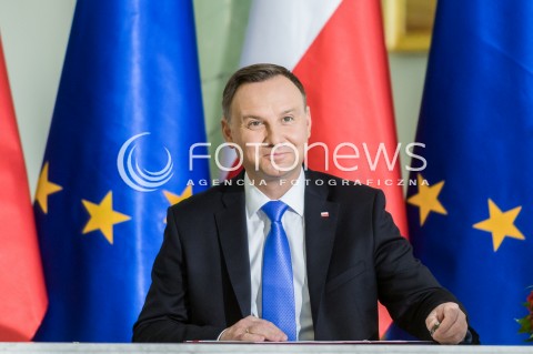  27.04.2018 WARSZAWA<br />PODPISANIE USTAWY O ZMIANIE USTAWY O USLUGACH PLATNICZYCH ORAZ NIEKTORYCH INNYCH USTAW DOTYCZACYCH BLEDNYCH PRZELEWOW<br />N/Z PREZYDENT RP ANDRZEJ DUDA <br /> 