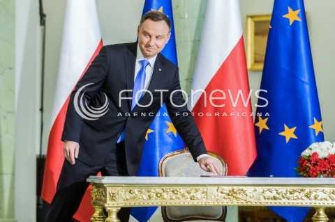  27.04.2018 WARSZAWA<br />PODPISANIE USTAWY O ZMIANIE USTAWY O USLUGACH PLATNICZYCH ORAZ NIEKTORYCH INNYCH USTAW DOTYCZACYCH BLEDNYCH PRZELEWOW<br />N/Z PREZYDENT RP ANDRZEJ DUDA <br /> 