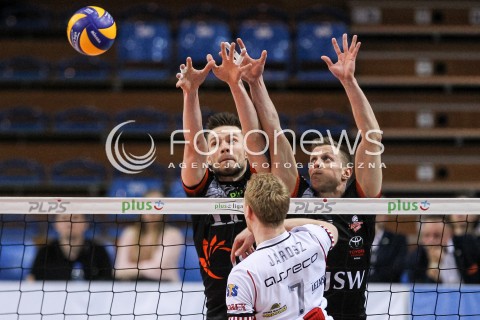  28.04.2018 RZESZOW <br />SIATKOWKA PLUS LIGA 2017/2018 MEN VOLLEYBALL POLAND POLISH PLUSLIGA LEAGUE SEASON 2017/2018 <br />MECZ O 5. MIEJSCE - MECZ NR 2<br />MECZ ASSECO RESOVIA RZESZOW - JASTRZEBSKI WEGIEL <br />N/Z WOJCIECH SOBALA RODRIGO QUIROGA BLOK <br /> 