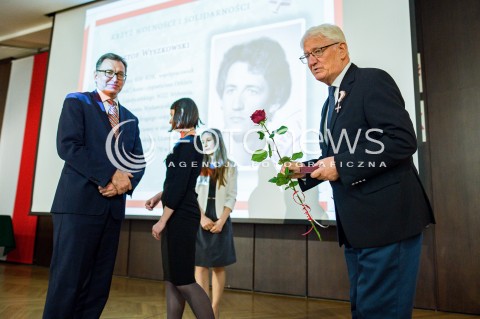  28.04.2018 GDANSK <br />OGOLNOPOLSKIE OBCHODY CZTERDZIESTOLECIA UTWORZENIA WOLNYCH ZWIAZKOW ZAWODOWYCH<br />N/Z WRECZENIE KRZYZ WOLNOSCI I SOLIDARNOSCI JAROSLAW SZAREK KRZYSZTOF WYSZKOWSKI<br /> 