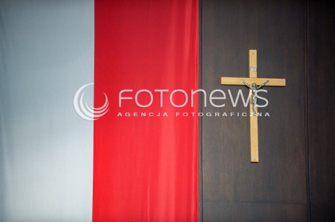  28.04.2018 GDANSK <br />OGOLNOPOLSKIE OBCHODY CZTERDZIESTOLECIA UTWORZENIA WOLNYCH ZWIAZKOW ZAWODOWYCH<br />N/Z FLAGA POLSKI KRZYZ<br /> 