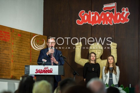  28.04.2018 GDANSK <br />OGOLNOPOLSKIE OBCHODY CZTERDZIESTOLECIA UTWORZENIA WOLNYCH ZWIAZKOW ZAWODOWYCH<br />N/Z JAROSLAW SZAREK PORTRET SOLIDARNOSC<br /> 