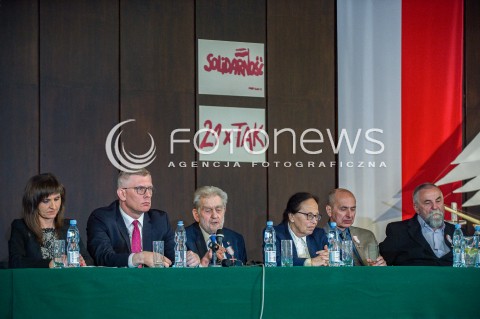  28.04.2018 GDANSK <br />OGOLNOPOLSKIE OBCHODY CZTERDZIESTOLECIA UTWORZENIA WOLNYCH ZWIAZKOW ZAWODOWYCH<br />N/Z SLAWOMIR CENCKIEWICZ ANDRZEJ GWIAZDA JOANNA DUDA GWIAZDA<br /> 