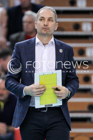  29.04.2018 RZESZOW <br />SIATKOWKA PLUS LIGA 2017/2018 MEN VOLLEYBALL POLAND POLISH PLUSLIGA LEAGUE SEASON 2017/2018 <br />MECZ O 5. MIEJSCE - MECZ NR 3<br />MECZ ASSECO RESOVIA RZESZOW - JASTRZEBSKI WEGIEL <br />N/Z ANDRZEJ KOWAL - I TRENER ( HEAD COACH ) SYLWETKA <br /> 