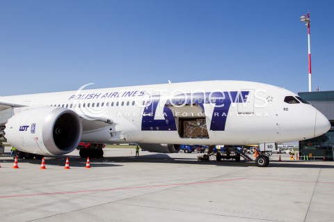  30.04.2018 LOTNISKO RZESZOW JASIONKA <br />INAUGURACJA BEZPOSREDNIEGO POLACZENIA POLSKICH LINII LOTNICZYCH PLL LOT Z RZESZOWA DO NOWEGO JORKU<br />SAMOLOTY BOEING 787 DREAMLINER BEDA LATALY Z RZESZOWA DO NOWEGO JORKU ( NEWARK ) RAZ W TYGODNIU <br />N/Z SAMOLOT BOEING 787 - 8 DREAMLINER <br /> 