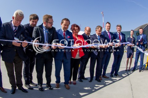 30.04.2018 LOTNISKO RZESZOW JASIONKA <br />INAUGURACJA BEZPOSREDNIEGO POLACZENIA POLSKICH LINII LOTNICZYCH PLL LOT Z RZESZOWA DO NOWEGO JORKU<br />SAMOLOTY BOEING 787 DREAMLINER BEDA LATALY Z RZESZOWA DO NOWEGO JORKU ( NEWARK ) RAZ W TYGODNIU <br />N/Z PRZECIECIE WSTEGI MICHAL TABISZ WLADYSLAW ORTYL TADEUSZ FERENC WOJCIECH BUCZAK ADAM HAMRYSZCZAK BOGDAN RZONCA<br /> 