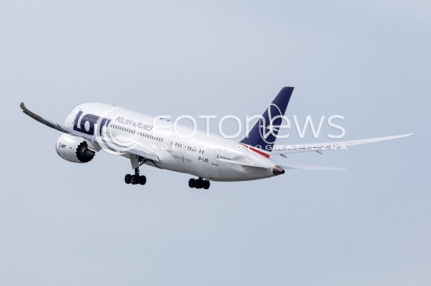  30.04.2018 LOTNISKO RZESZOW JASIONKA <br />INAUGURACJA BEZPOSREDNIEGO POLACZENIA POLSKICH LINII LOTNICZYCH PLL LOT Z RZESZOWA DO NOWEGO JORKU<br />SAMOLOTY BOEING 787 DREAMLINER BEDA LATALY Z RZESZOWA DO NOWEGO JORKU ( NEWARK ) RAZ W TYGODNIU <br />N/Z SAMOLOT BOEING 787 - 8 DREAMLINER <br /> 