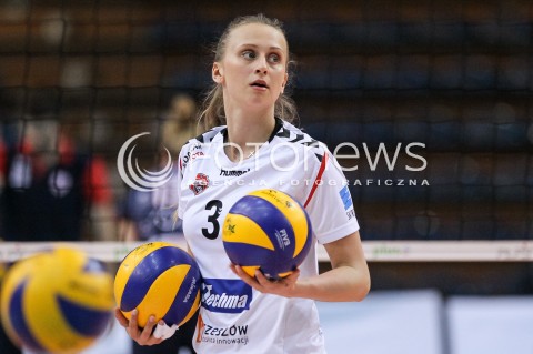  02.05.2018 RZESZOW <br />SIATKOWKA LIGA SIATKOWKI KOBIET LSK 2017/2018 WOMEN VOLLEYBALL POLAND POLISH LEAGUE <br />FAZA PLAYOFF - MECZ O 3. MIEJSCE - 3. MECZ <br />MECZ DEVELOPRES SKYRES RZESZOW - GROT BUDOWLANI LODZ <br />N/Z MONIKA PTAK SYLWETKA <br /> 