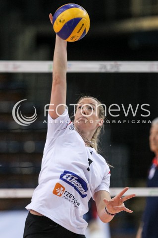  02.05.2018 RZESZOW <br />SIATKOWKA LIGA SIATKOWKI KOBIET LSK 2017/2018 WOMEN VOLLEYBALL POLAND POLISH LEAGUE <br />FAZA PLAYOFF - MECZ O 3. MIEJSCE - 3. MECZ <br />MECZ DEVELOPRES SKYRES RZESZOW - GROT BUDOWLANI LODZ <br />N/Z HELENE ROUSSEAUX SYLWETKA <br /> 