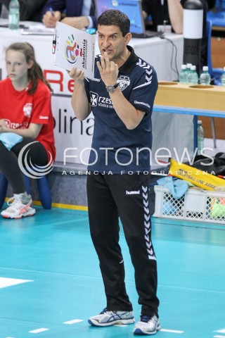  02.05.2018 RZESZOW <br />SIATKOWKA LIGA SIATKOWKI KOBIET LSK 2017/2018 WOMEN VOLLEYBALL POLAND POLISH LEAGUE <br />FAZA PLAYOFF - MECZ O 3. MIEJSCE - 3. MECZ <br />MECZ DEVELOPRES SKYRES RZESZOW - GROT BUDOWLANI LODZ <br />N/Z LORENZO MICELLI - I TRENER ( HEAD COACH ) SYLWETKA <br /> 