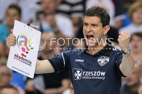  02.05.2018 RZESZOW <br />SIATKOWKA LIGA SIATKOWKI KOBIET LSK 2017/2018 WOMEN VOLLEYBALL POLAND POLISH LEAGUE <br />FAZA PLAYOFF - MECZ O 3. MIEJSCE - 3. MECZ <br />MECZ DEVELOPRES SKYRES RZESZOW - GROT BUDOWLANI LODZ <br />N/Z LORENZO MICELLI - I TRENER ( HEAD COACH ) SYLWETKA RADOSC EMOCJE <br /> 