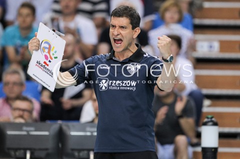  02.05.2018 RZESZOW <br />SIATKOWKA LIGA SIATKOWKI KOBIET LSK 2017/2018 WOMEN VOLLEYBALL POLAND POLISH LEAGUE <br />FAZA PLAYOFF - MECZ O 3. MIEJSCE - 3. MECZ <br />MECZ DEVELOPRES SKYRES RZESZOW - GROT BUDOWLANI LODZ <br />N/Z LORENZO MICELLI - I TRENER ( HEAD COACH ) RADOSC EMOCJE SYLWETKA <br /> 