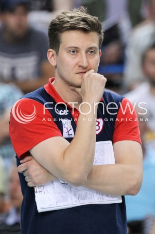  02.05.2018 RZESZOW <br />SIATKOWKA LIGA SIATKOWKI KOBIET LSK 2017/2018 WOMEN VOLLEYBALL POLAND POLISH LEAGUE <br />FAZA PLAYOFF - MECZ O 3. MIEJSCE - 3. MECZ <br />MECZ DEVELOPRES SKYRES RZESZOW - GROT BUDOWLANI LODZ <br />N/Z BLAZEJ KRZYSZTALOWICZ - I TRENER ( HEAD COACH ) SYLWETKA <br /> 