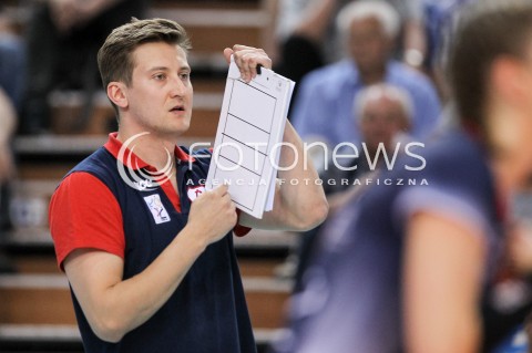  02.05.2018 RZESZOW <br />SIATKOWKA LIGA SIATKOWKI KOBIET LSK 2017/2018 WOMEN VOLLEYBALL POLAND POLISH LEAGUE <br />FAZA PLAYOFF - MECZ O 3. MIEJSCE - 3. MECZ <br />MECZ DEVELOPRES SKYRES RZESZOW - GROT BUDOWLANI LODZ <br />N/Z BLAZEJ KRZYSZTALOWICZ - I TRENER ( HEAD COACH ) SYLWETKA <br /> 