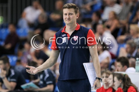  02.05.2018 RZESZOW <br />SIATKOWKA LIGA SIATKOWKI KOBIET LSK 2017/2018 WOMEN VOLLEYBALL POLAND POLISH LEAGUE <br />FAZA PLAYOFF - MECZ O 3. MIEJSCE - 3. MECZ <br />MECZ DEVELOPRES SKYRES RZESZOW - GROT BUDOWLANI LODZ <br />N/Z BLAZEJ KRZYSZTALOWICZ - I TRENER ( HEAD COACH ) SYLWETKA <br /> 